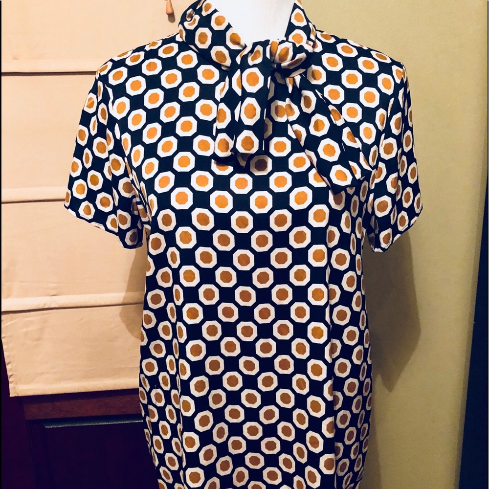 Super cute geometric print Theory blouse.